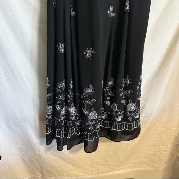 R & M Richards Woman Dress - Picture 9 of 13